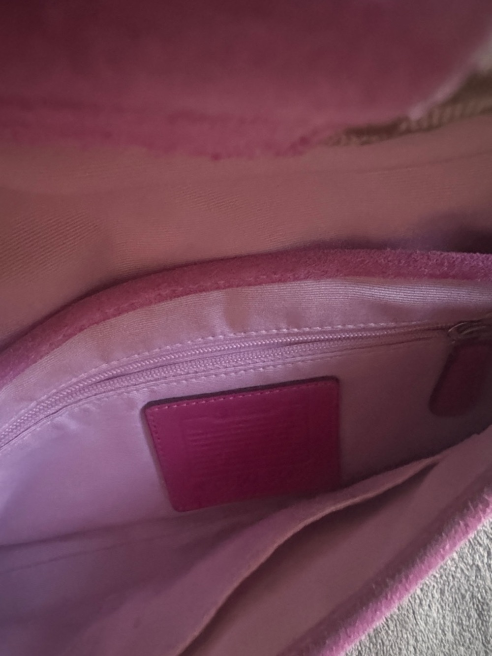 Coach Beige Signature Shoulder Bag with Pink Trim - Picture 4 of 5
